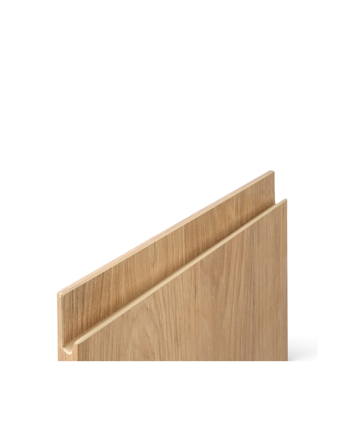 Integrated Fino handle cabinet doors in oak